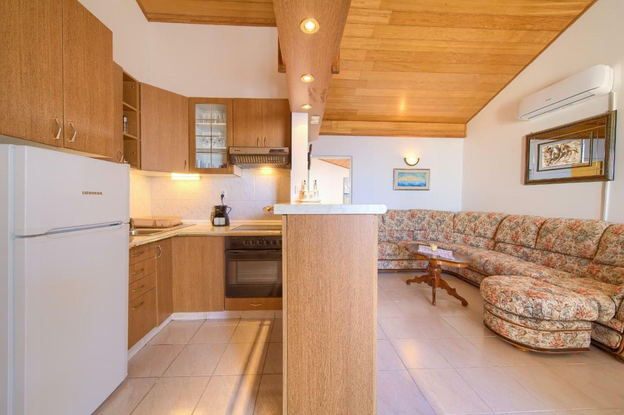 Apartment Galerija By El-Pi Tours Nijvice Zewnętrze zdjęcie